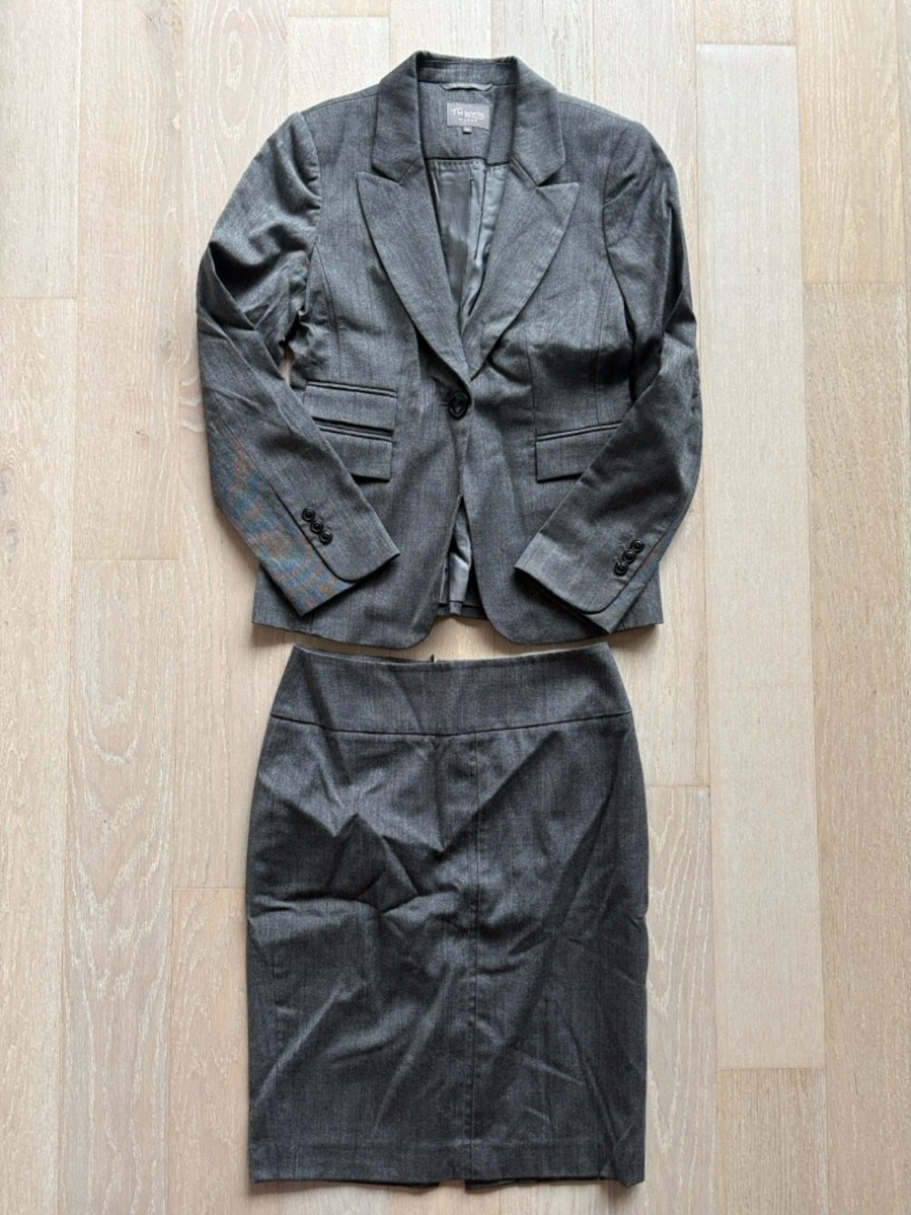 Beautiful Silver-Grey TM Lewin Suit